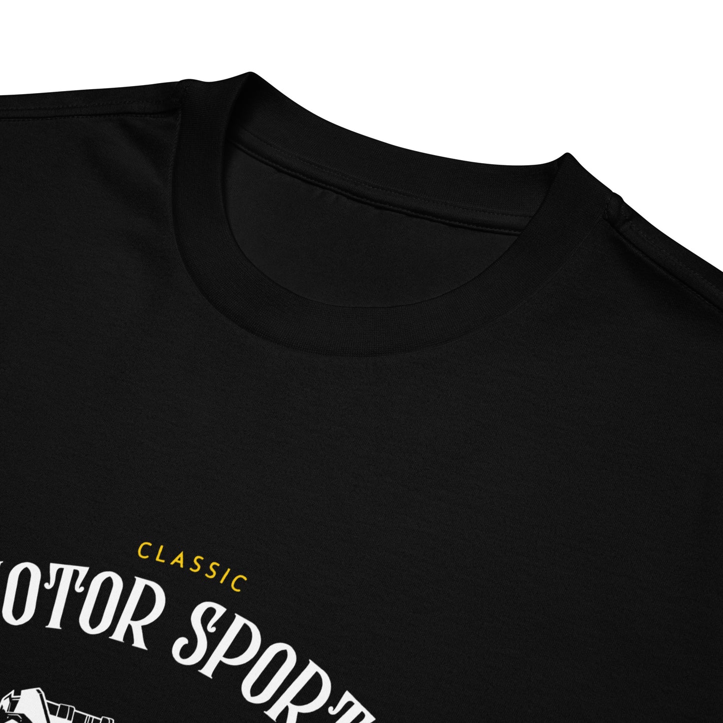 Detalle del cuello acanalado de la camiseta Motorsport RacingGrid.
